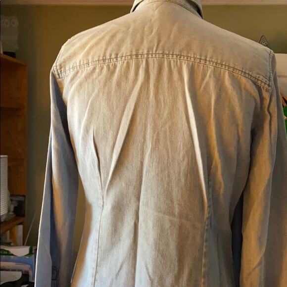 J CREW FACTORY EUC Lt chambray shirt - Picture 4 of 5